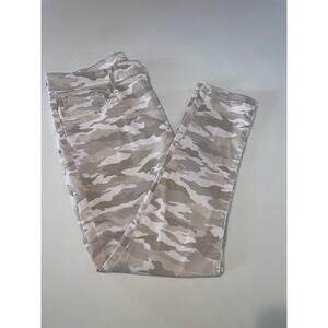 Levi’s 720 High Rise Super Skinny Crop – Size 33 – Light Camo Design